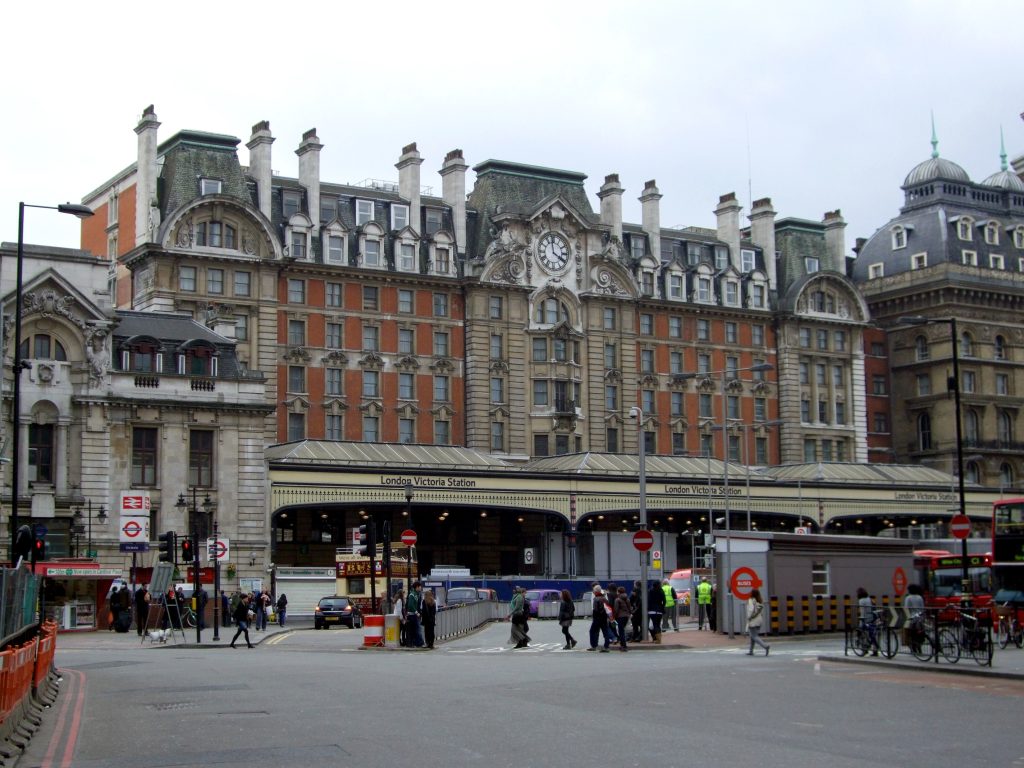 Victoria Station, London UK. Photo credit: Ewan Munro from London, UK. License: CC BY-SA 2.0